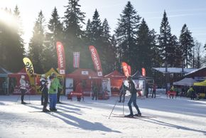 Startklar für die Saison mit professioneller Infrastruktur und Beratung direkt am Loipenbeginn.