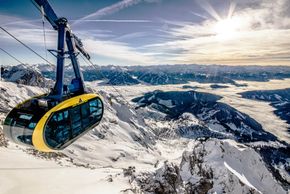 Die Panoramagondel bringt die Langläufer zu den Loipen auf dem Gletscher.
