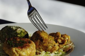 Südtiroler Knödel gehören zu den Spezialitäten im Gsieser Tal.