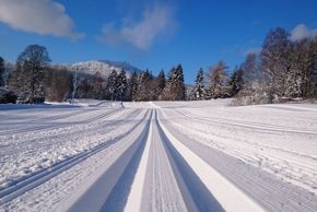 Langlaufzentrum Bayerisch Eisenstein im Ortsteil Bayerisch Häusl mit Blick auf den Großen Arber