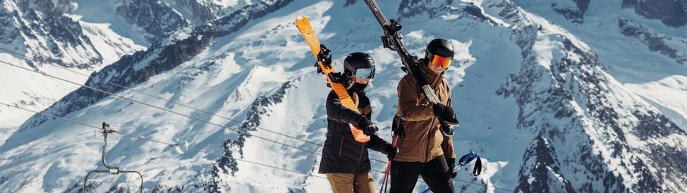 Mit dem SkiFree-Programm von Helly Hansen wird deine neue Skiausrüstung zum Ticket für kostenlose Ski-Abenteuer.