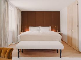  Sandbur – The Walser House