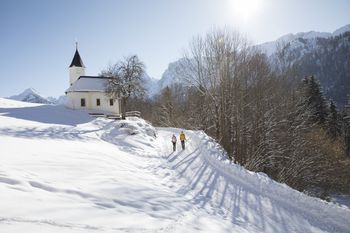Frühaufsteher können in Kufstein eine außergewöhnliche Winterwanderung erleben.