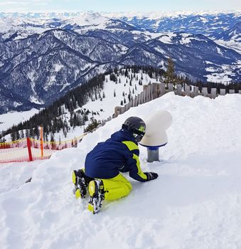Saison 2018/19: Das Fernrohr ist fast komplett eingeschneit.