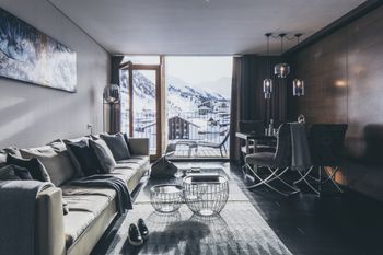 Die elegant eingerichteten Zimmer bieten dir eine einmalige Aussicht auf die Ötztaler Alpen.