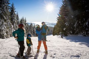 Plenty of blue-rated runs guarantee fun on the slopes for the whole family.