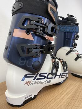 You will always find the flex value (here 90) printed on the ski boot. Depending on the brand, however, this is possible in different places.