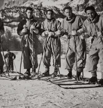 In the 1930s and 40s, the two-ski-pole style became established and the first functional ski clothing replaced heavy wool coats.