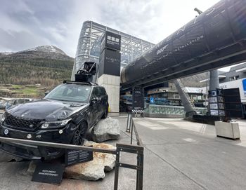 Das Hotel liegt nur wenige Gehminuten entfernt von der bekannten Gaislachkogl-Bahn, die als James-Bond-Kulisse diente.