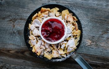 Bei einem leckeren Tiroler Kaiserschmarrn tankst du Energie für den nächsten Streckenabschnitt.