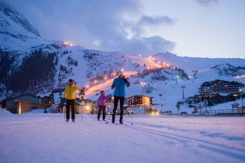 Die beleuchtete Nachtloipe in Galtür ist eines der Highlights für Langläufer im Paznaun.