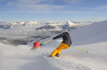Bei vielen Abfahrten in Serfaus Fiss Ladis genießt du einen herrlichen Blick auf die umliegenden Gipfel.