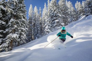 Champagne powder in Aspen is very smooth and dry and thus regarded ideal for skiing.