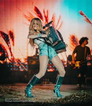 Feiere mit Melissa Naschenweng das 35. Frühlings-Schneefest-Konzert!