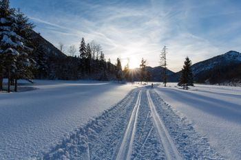 Idyllische Ruhe und Erholung inmitten der faszinierenden winterlichen Natur - das erwartet dich auf der 3-Seen-Loipe.