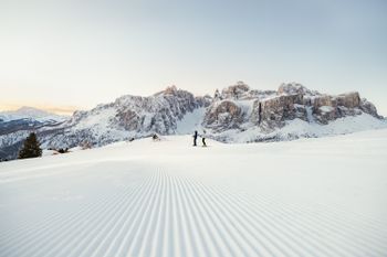Traumhafte Dolomiten-Kulisse beim Skifahren in Alta Badia.