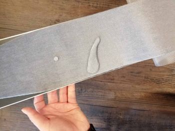 Solange Wasser vom Tourenfell abperlt ist eine Behandlung mit Imprägnierspray oder Wachs noch nicht nötig.