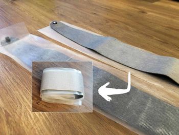 Nach Gebrauch wird das Tourenfell zur Lagerung auf eine spezielle Netzfolie geklebt.