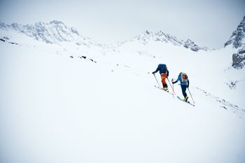 Der einzigartige Rennmodell Transalp RC Carbon von Fischer überzeugt durch sehr geringes Gewicht.