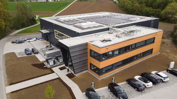 Das neue Geschäftsgebäude konnten wir im Herbst 2023 beziehen. Hier ist neben dem Online-Shop auch die Redaktion von Skigebiete-Test untergebracht.