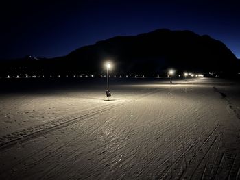 Die Nachtloipe in Maishofen ist täglich beleuchtet.