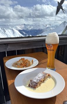 Bei dieser traumhaften Aussicht hat das Mittagessen gleich noch besser geschmeckt.