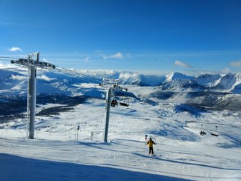 Entry into the U.S. and Canada is possible for those who are fully vaccinated.