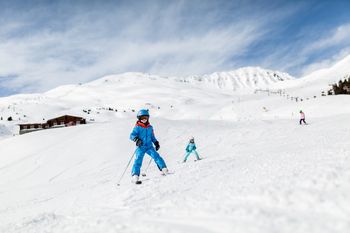 In Lenzerheide können sich Kinder auf den vielen blauen Pisten austoben.