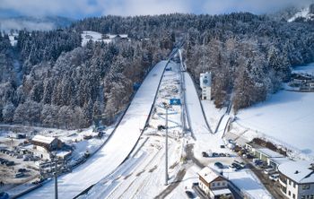 Die Schanze in Bischofshofen liegt südlich von Salzburg unweit der Tauernautobahn.
