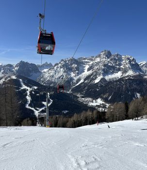Die Traumkulisse der Südtiroler Skigebiete mit einer klimafreundlichen Anreise erkunden.