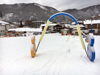 Rundbögen und Pylonen gibt es in Tirolina für die kleinen Skifahrer.