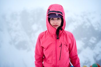 Von außen robust – doch unsichtbare Rückstände im Gewebe sind echte Funktionskiller.