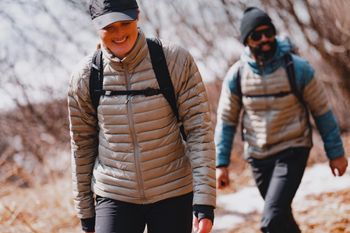 Der Hype Down Hoody von Marmot lässt sich leicht in einen Rucksack packen.