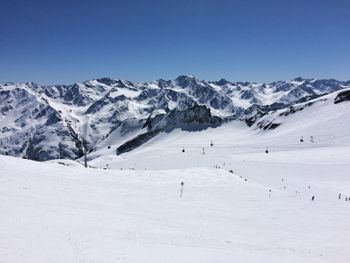 Auf den Pisten ist genügend Platz um Sicherheitsabstände einzuhalten.