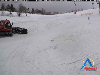 Die Vorbereitungsarbeiten für den Wochenendbetrieb am Kapellenhang in Altastenberg laufen bereits.