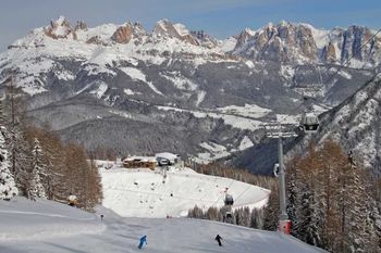 Dank der frühen Schneefälle waren die Pisten im Skigebiet Alpe Lusia/San Pellegrino zum Saisonstart bestens präpariert.