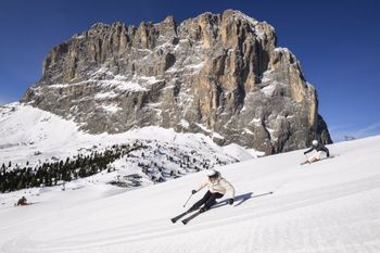 In Gröden warten bestens präparierte Pisten und beeindruckende Bergpanoramen.