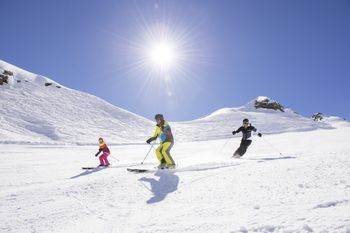 Mit leichten bis mittelschweren Pisten ist das Skigebiet Pfelders perfekt für die ganze Familie.