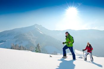 Auf Skitourengeher warten traumhafte Ausblicke über das Salzkammergut.