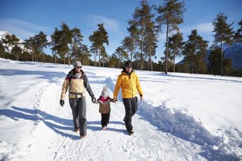 Auch für Familien mit Kindern sind die geführten Winterwandertouren bestens geeignet.