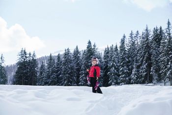 Beim Winterwandern in der Natur gibt es für Groß und Klein vieles zu entdecken!