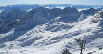 Schnee wäre schon genug da. Aber die Lifte auf der Zugspitze müssen noch bis 10. Januar geschlossen bleiben.