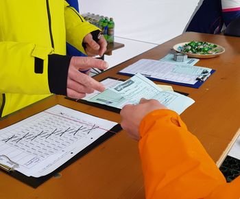 Nach jeder Abfahrt wird das getestete Modell bewertet.