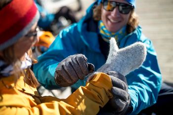 Handschuhe sind dank der Tirolwool besonders kälteresistent.