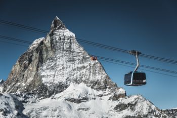 Große Panoramafenster machen die Fahrt zu einem beeindruckenden Erlebnis.