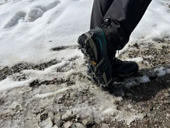 Auf vereisten Abschnitten bieten Grödel mehr Halt.