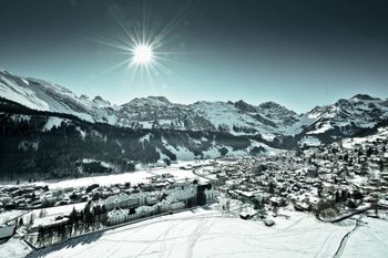 Traumhaft gelegen inmitten einer einmaligen Bergwelt besticht Engelberg durch Schweizer Tradition und internationales Flair.