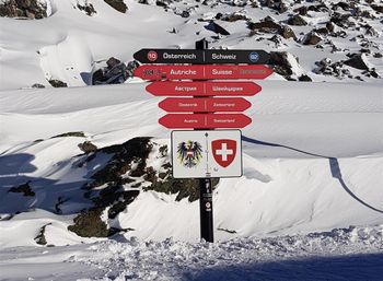 In the Silvretta Arena you cross the border between Austria and Switzerland on skis.