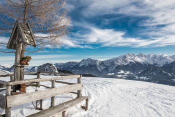 Die Winterlandschaft im Salzburger Saalachtal lädt zum Wandern und Langlaufen ein.