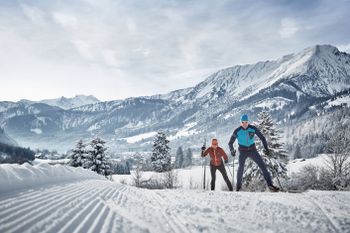 Über 1.000 Kilometer klassische Loipen bieten nahezu grenzenlose Möglichkeiten für Anfänger und Profis.